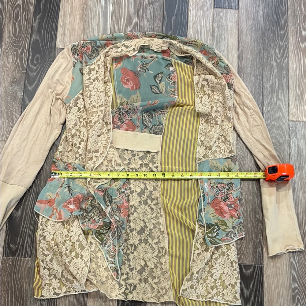 Gimmicks Floral Lace Waterfall Cardigan. Size Medium. - Picture 9 of 10